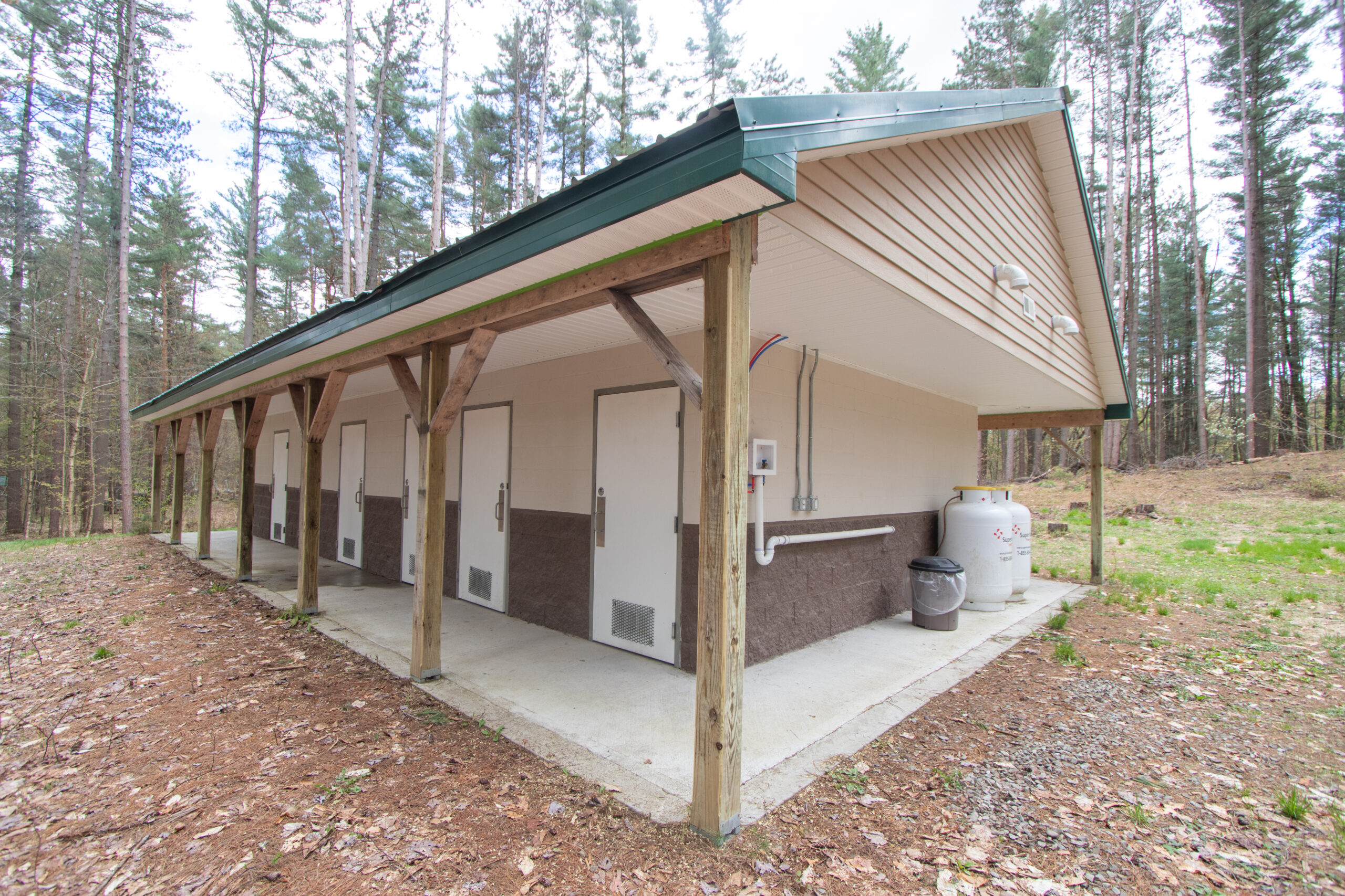 We have many hot showers and toilets available at our site between 3 bathhouses from May through October events. After the weather reaches the freezing point, 2 hot showers and limited toilet facilities will be available within the bathhouse located near Logistics.